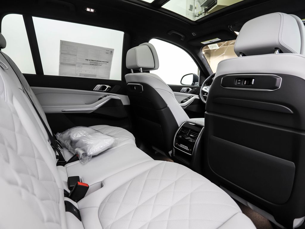 Thumbnail: 2026 BMW X7 - 27
