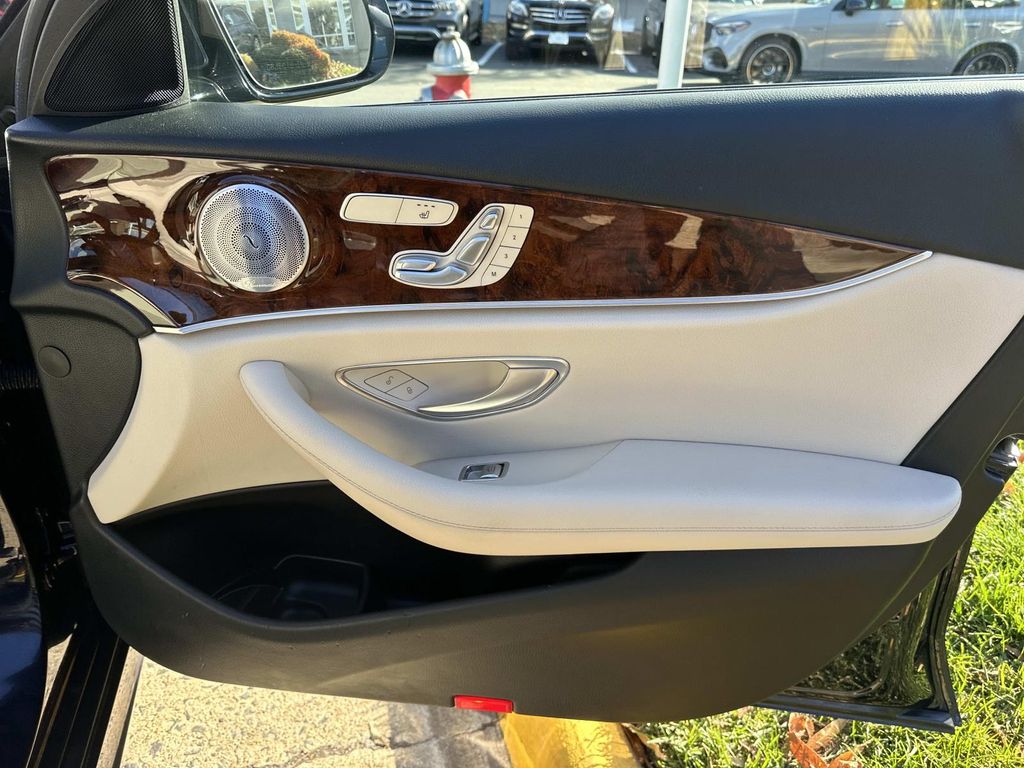 Thumbnail: 2019 Mercedes-Benz E-Class - 18