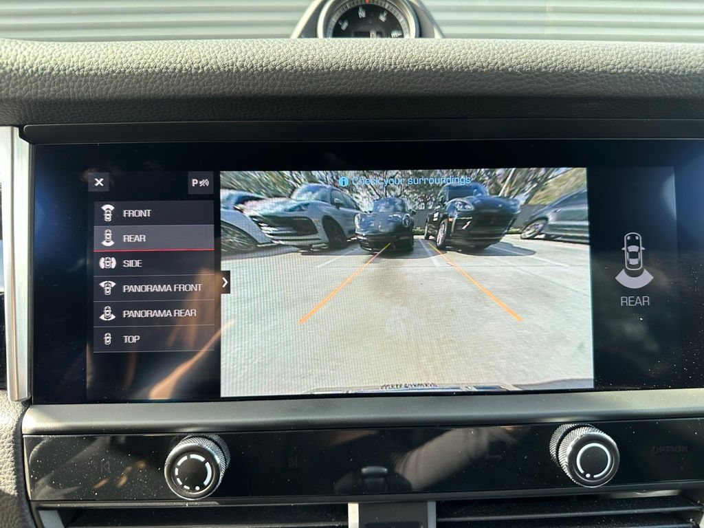 Thumbnail: 2023 Porsche Macan - 32