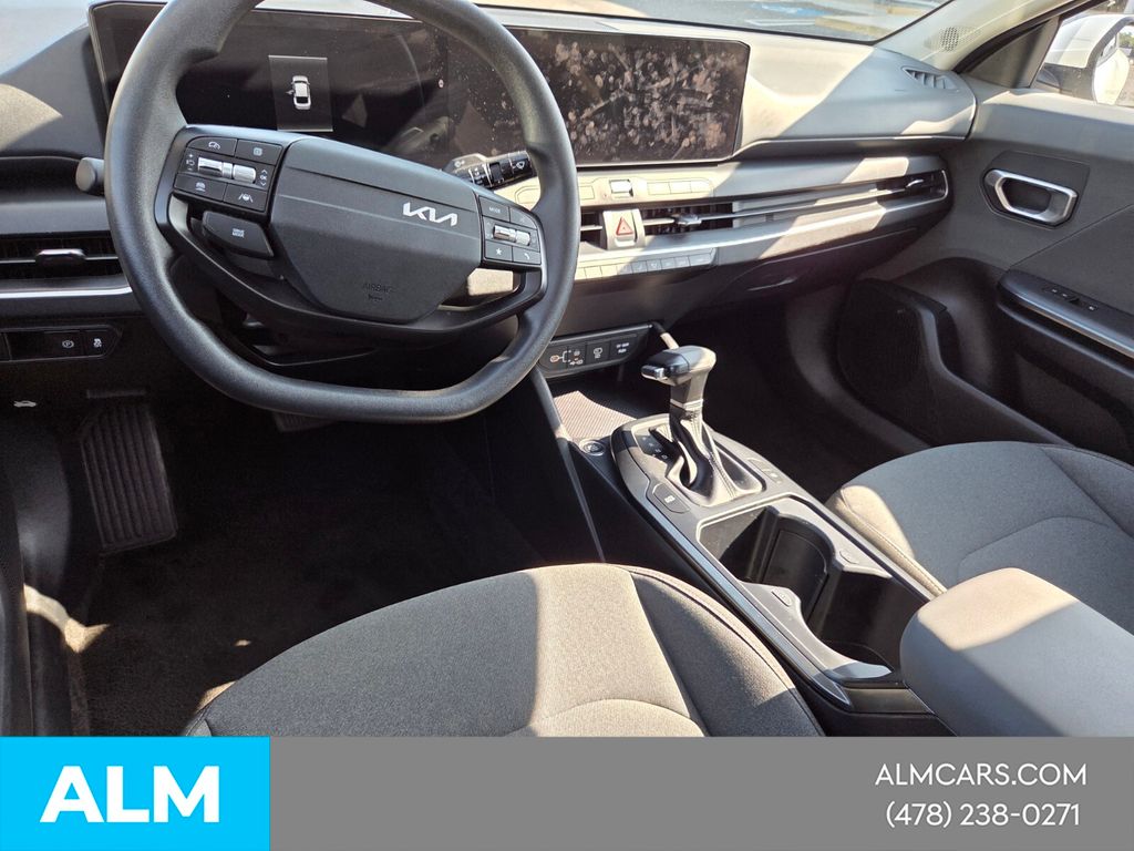 Used 2025 White Kia LXS image 6