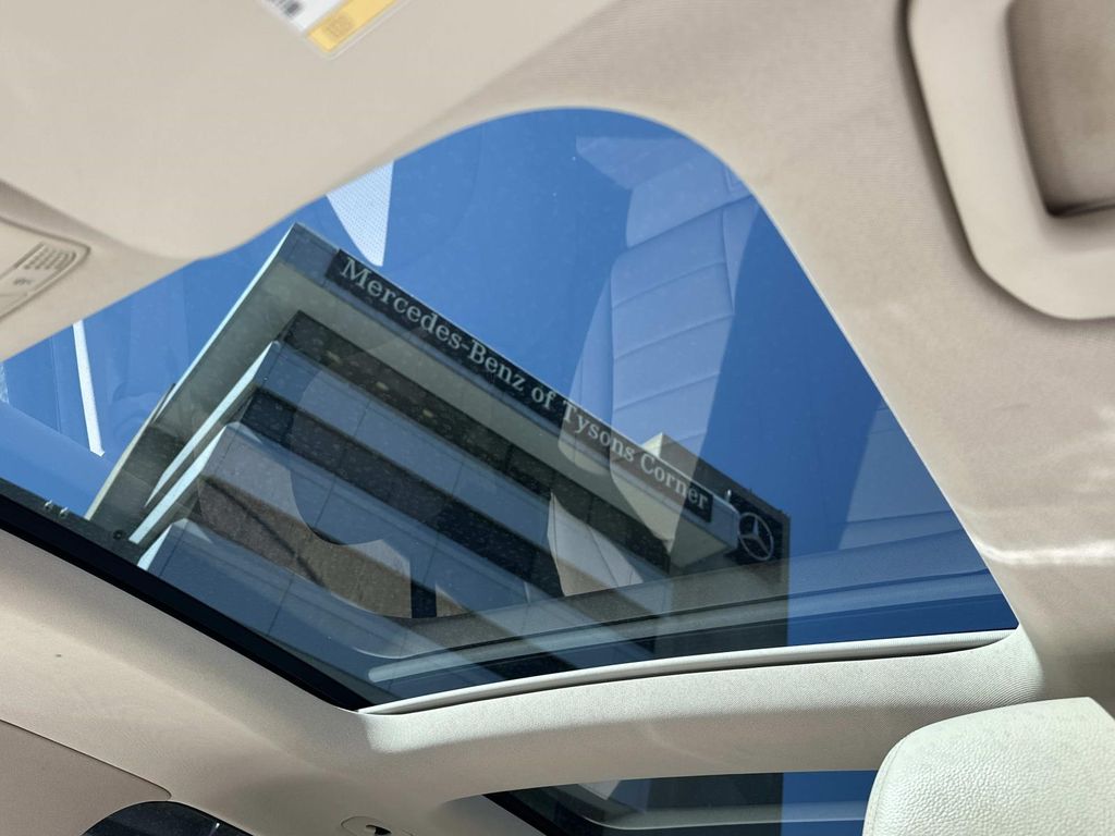 Thumbnail: 2017 Mercedes-Benz GLC - 31