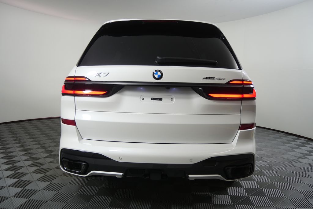 Thumbnail: 2027 BMW X7 - 4