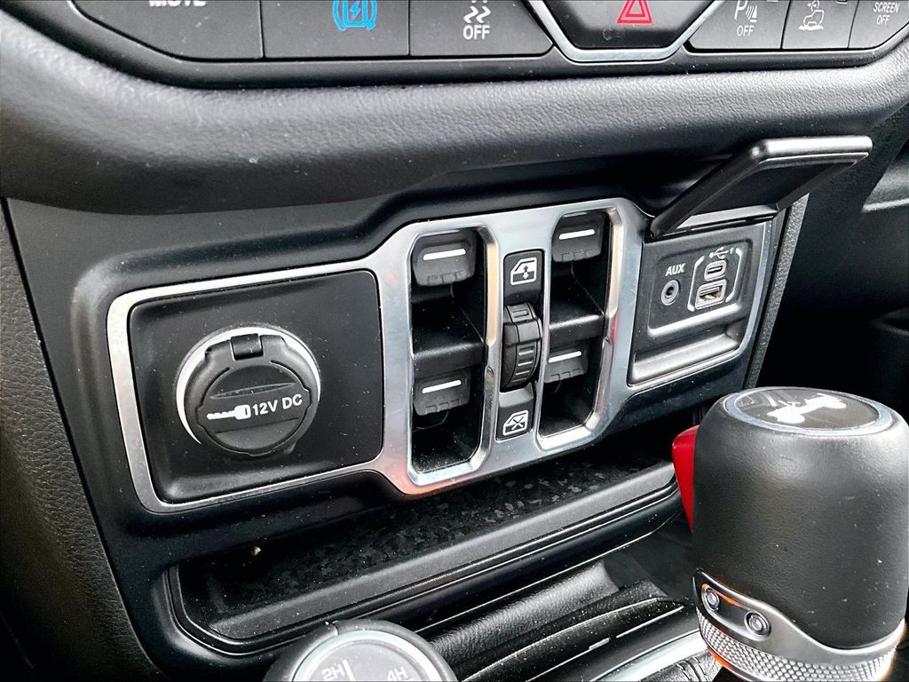 2024 Jeep Wrangler — photo 27