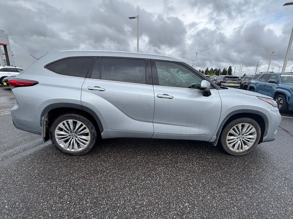 Used 2022 Toyota Highlander Hybrid SUV