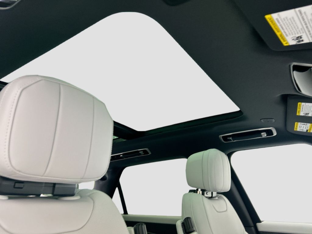 Thumbnail: 2026 Land Rover Range Rover Sport - 17