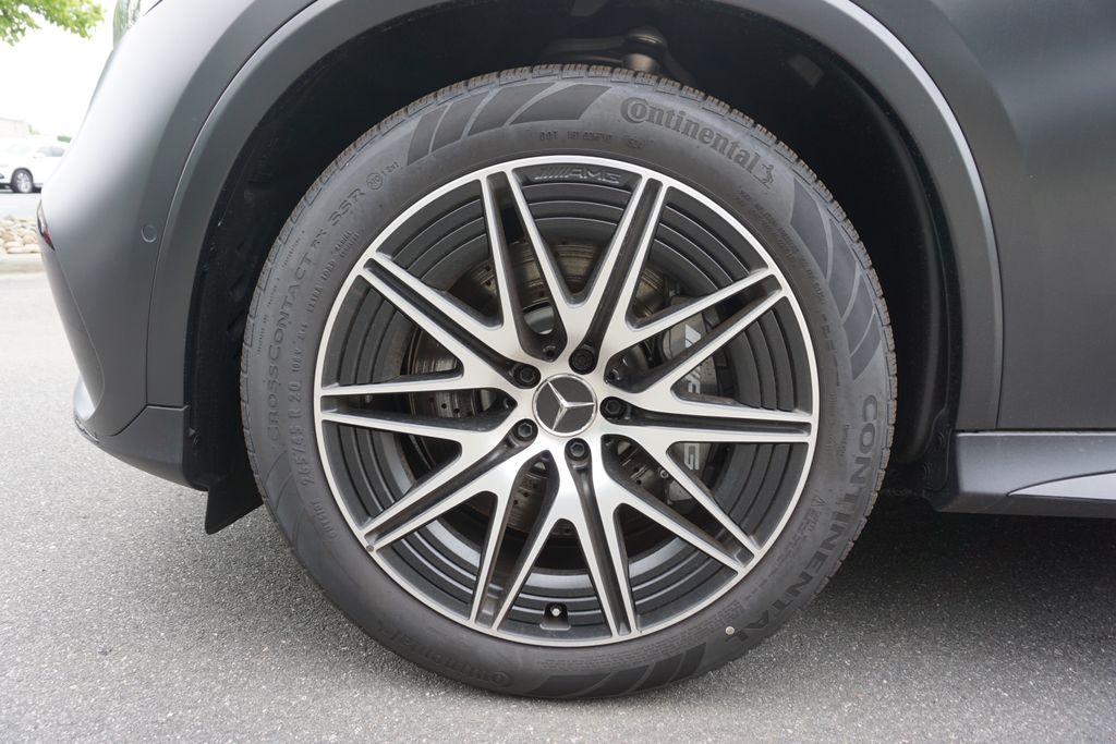 2025 Mercedes-Benz GLC 63 AMG 22