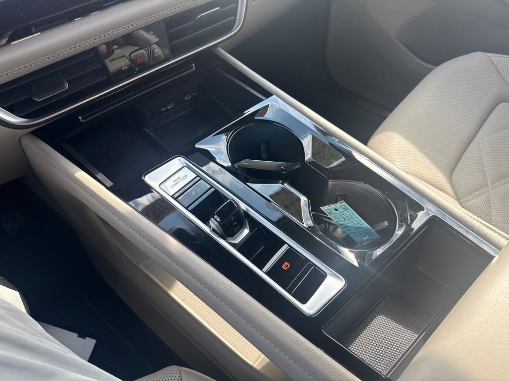 2024 Volkswagen Atlas 2.0T SE w/Technology White at South Hills CDJR