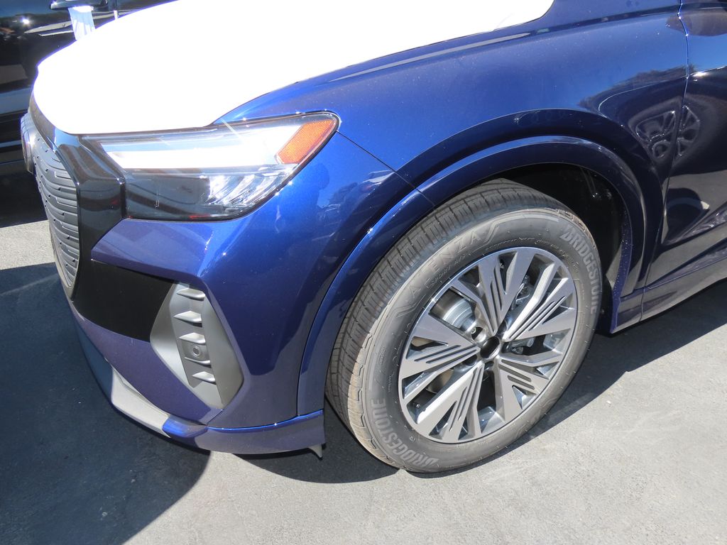 Thumbnail: 2025 Audi Q4 e-tron - 2