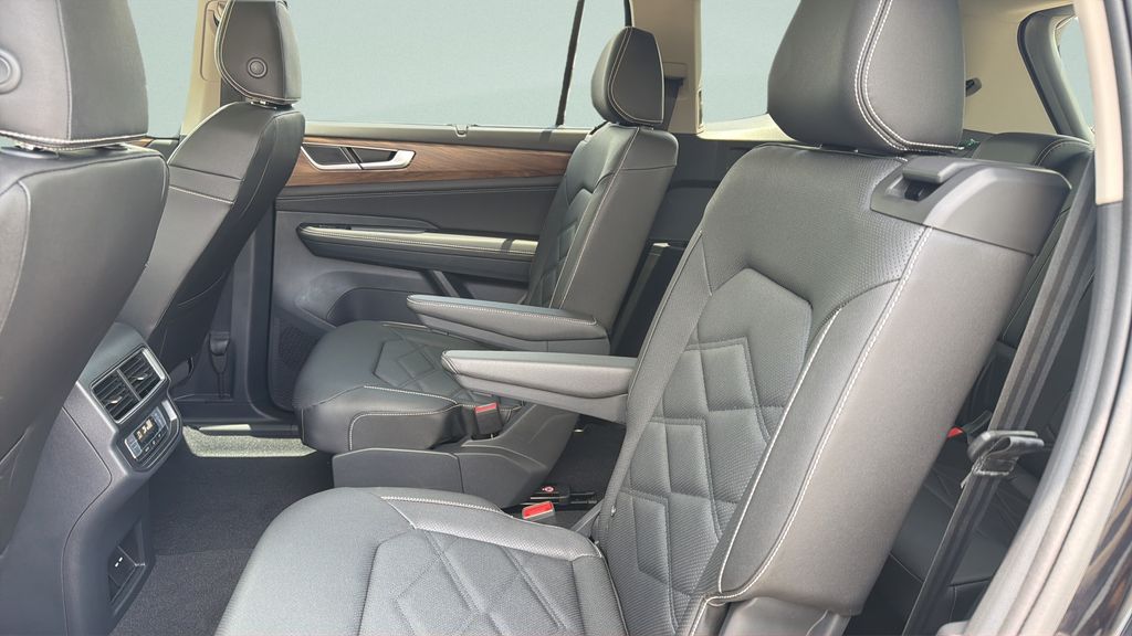 New 2026 Black Volkswagen 2.0T SE w/Technology image 29