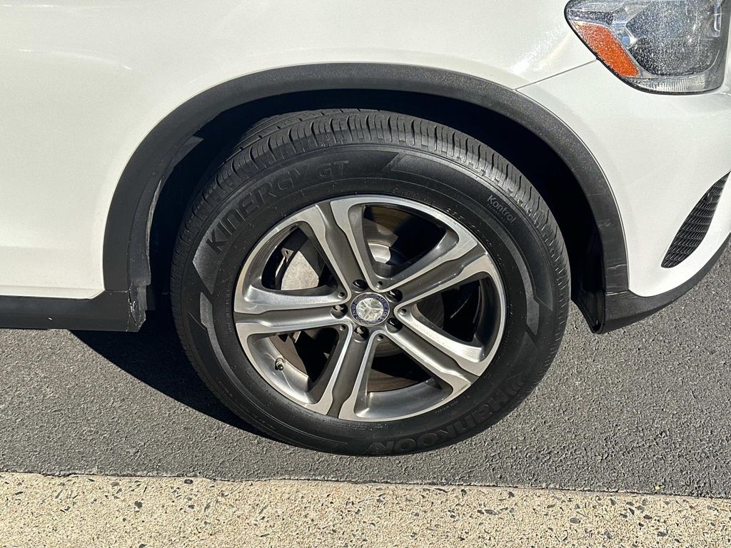 Thumbnail: 2016 Mercedes-Benz GLC - 16