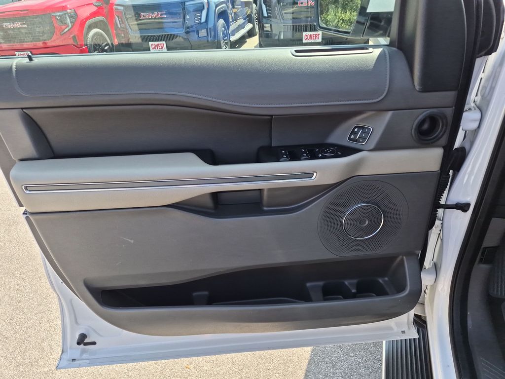 Used 2018 White Ford XLT image 21