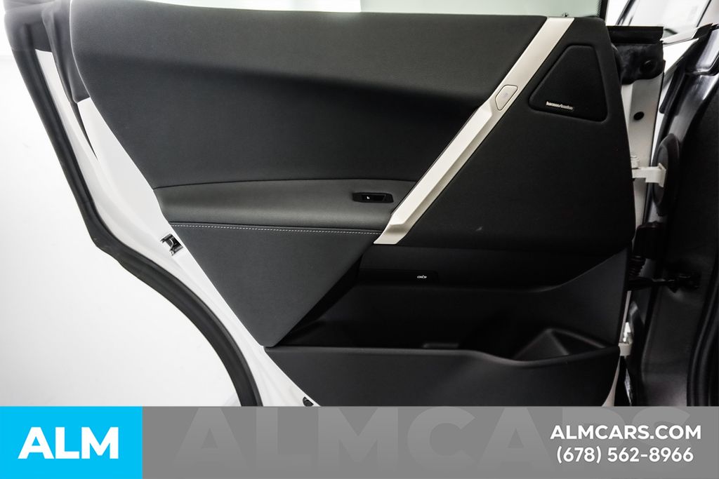 Used 2023 White BMW xDrive50 image 53