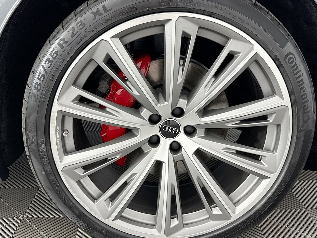 Thumbnail: 2026 Audi Q8 - 31