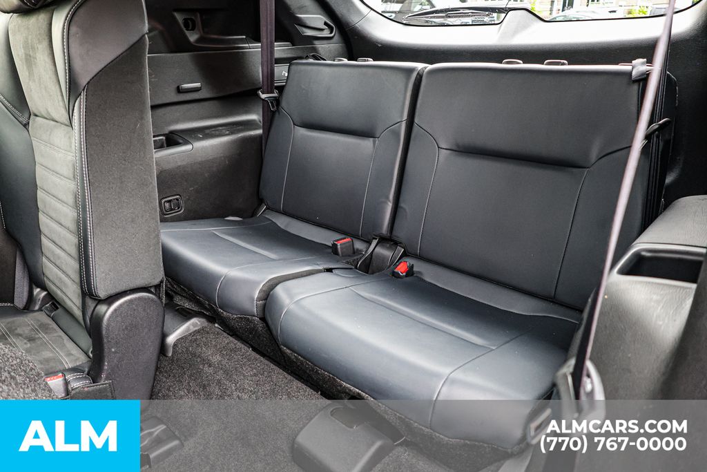 Used 2025 Silver Mitsubishi SE image 21