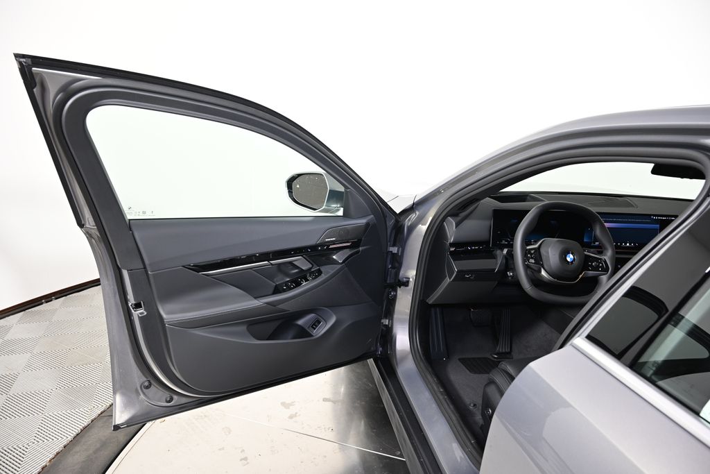Thumbnail: 2026 BMW 5 Series - 21