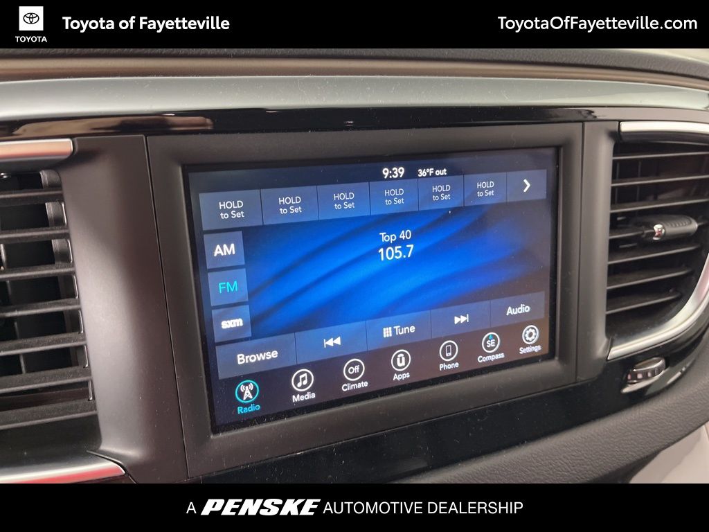 Thumbnail: 2018 Chrysler Pacifica - 32