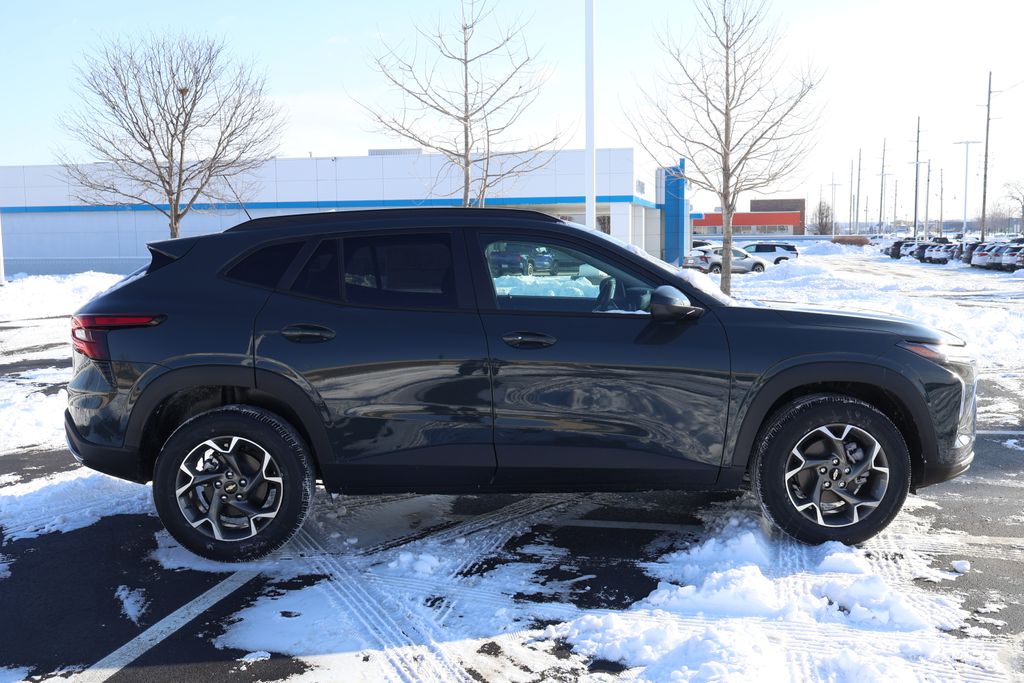 Thumbnail: 2026 Chevrolet Trax - 9