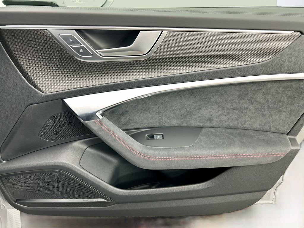 Thumbnail: 2026 Audi RS 6 - 24