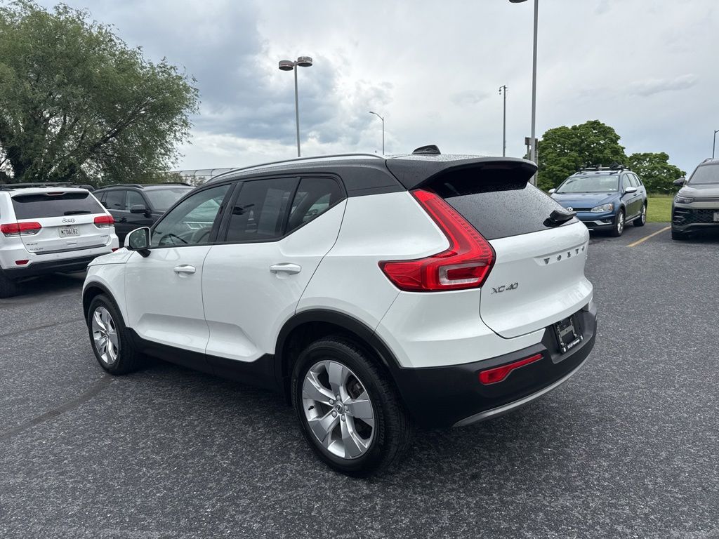 2020 Volvo XC40 Momentum White at Sutliff Volkswagen