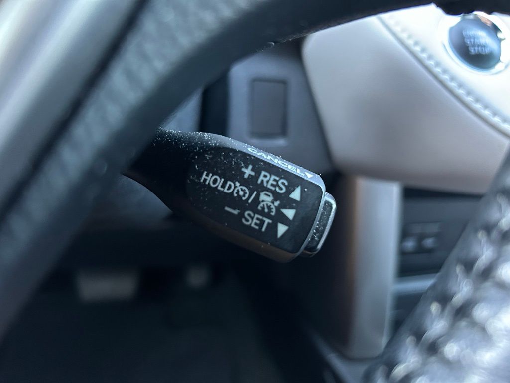 Thumbnail: 2018 Toyota RAV4 - 21
