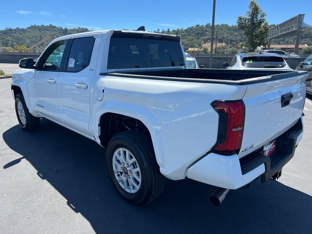 2025 Toyota Tacoma SR5 Double Cab photo 4