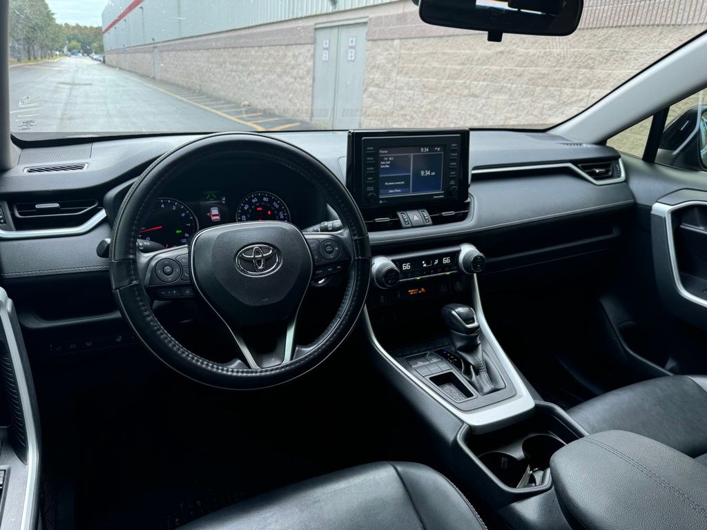 2020 Toyota RAV4 XLE Premium 12