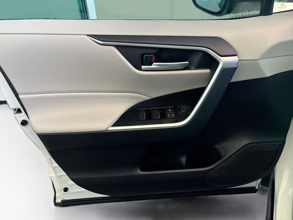 Thumbnail: 2025 Toyota RAV4 - 24