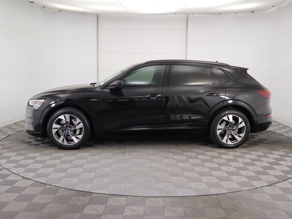 2021 Audi e-tron Premium 8