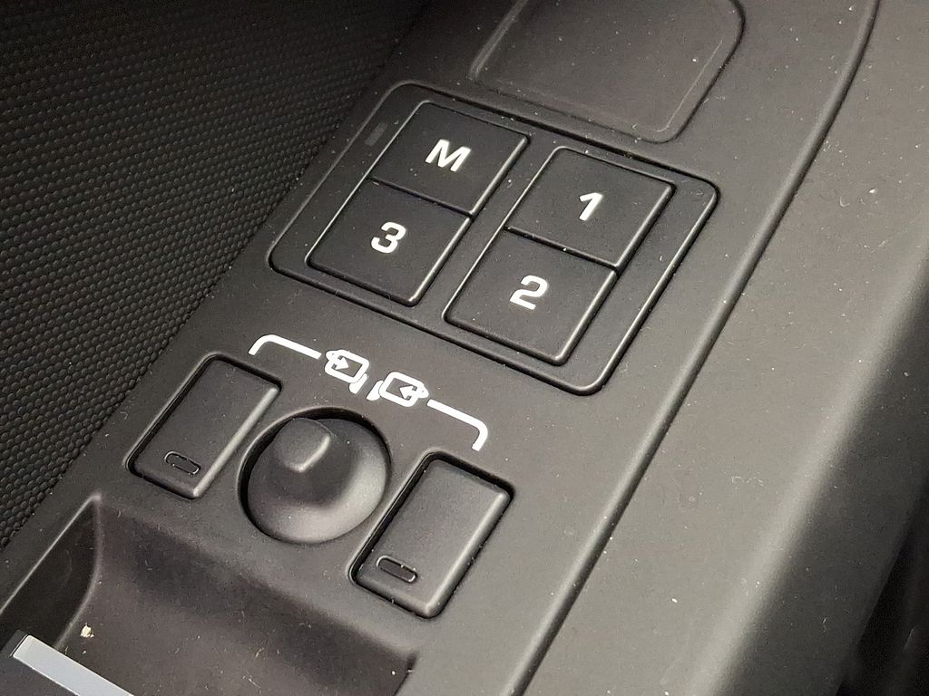 Thumbnail: 2025 Land Rover Defender - 26