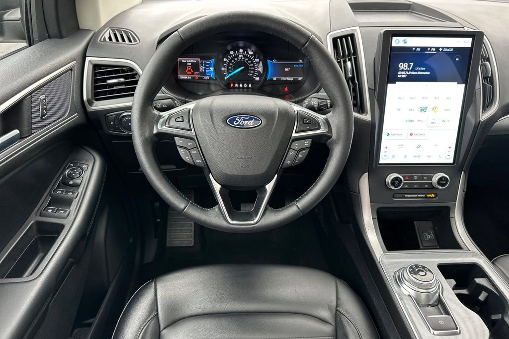 2022 Ford Edge SEL photo