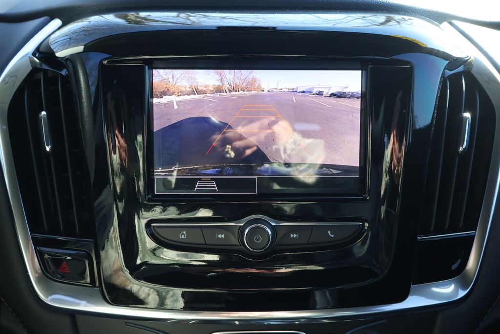 Thumbnail: 2021 Chevrolet Traverse - 16