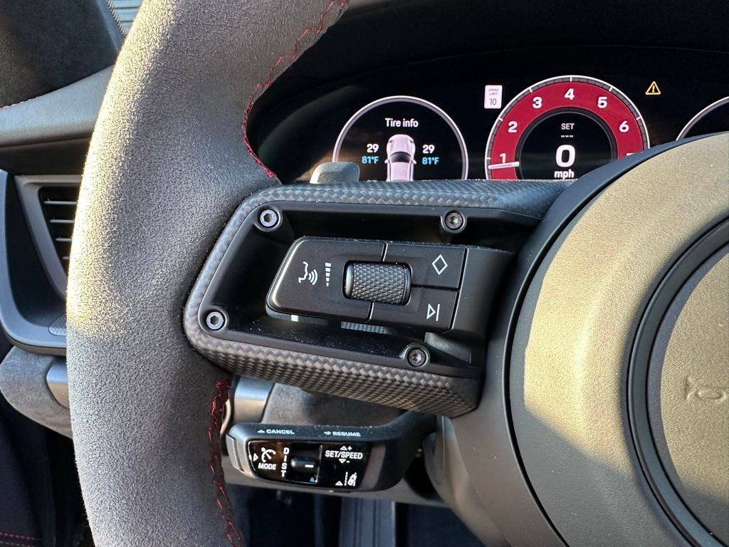 Thumbnail: 2025 Porsche 911 - 17