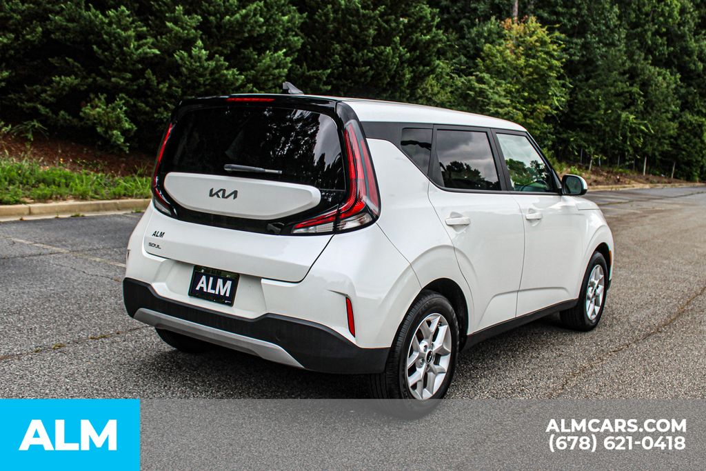 Used 2025 White Kia LX image 5