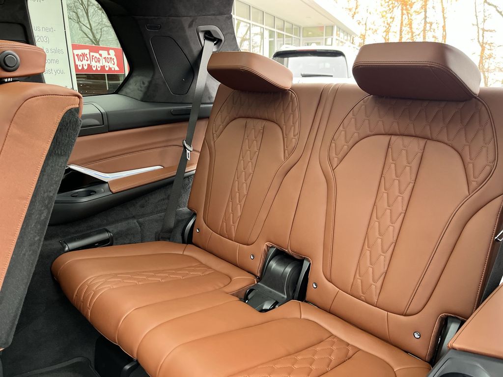 Thumbnail: 2026 BMW X7 - 24