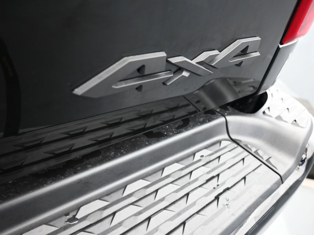 New 2026 Diamond Black Crystal Pearlcoat Ram Laramie image 38