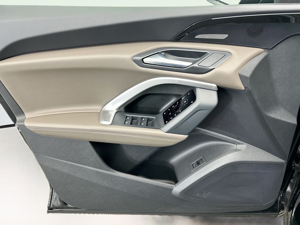 Thumbnail: 2025 Audi Q5 - 23