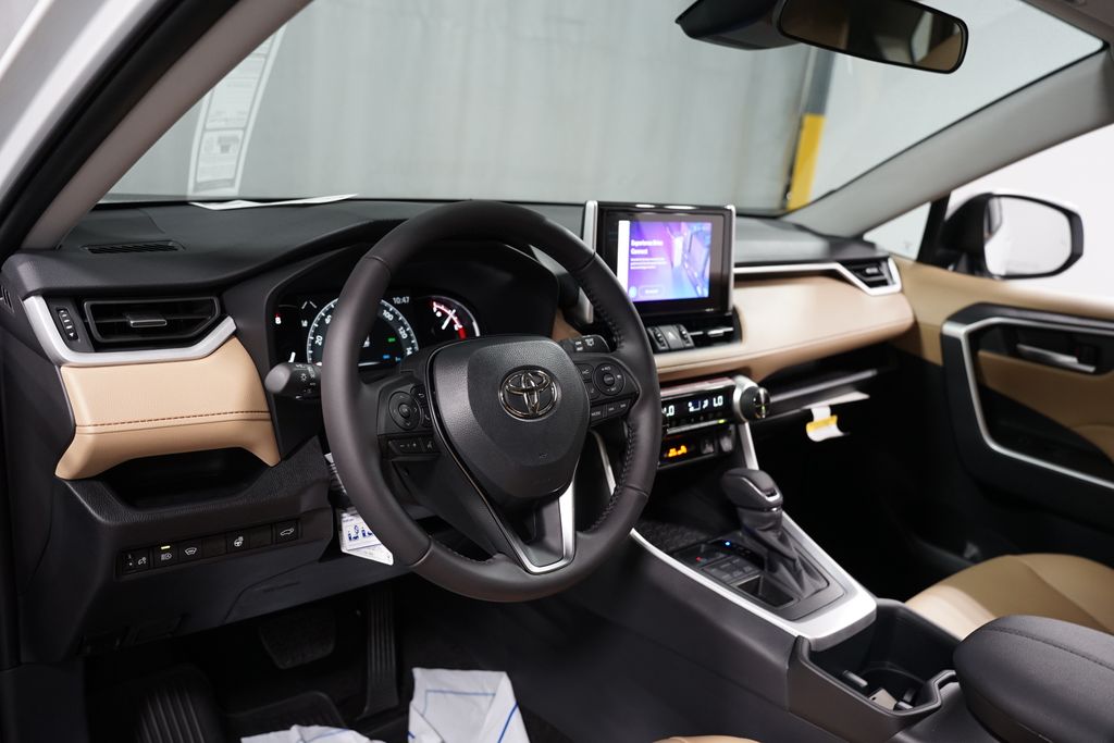 Thumbnail: 2025 Toyota RAV4 - 11