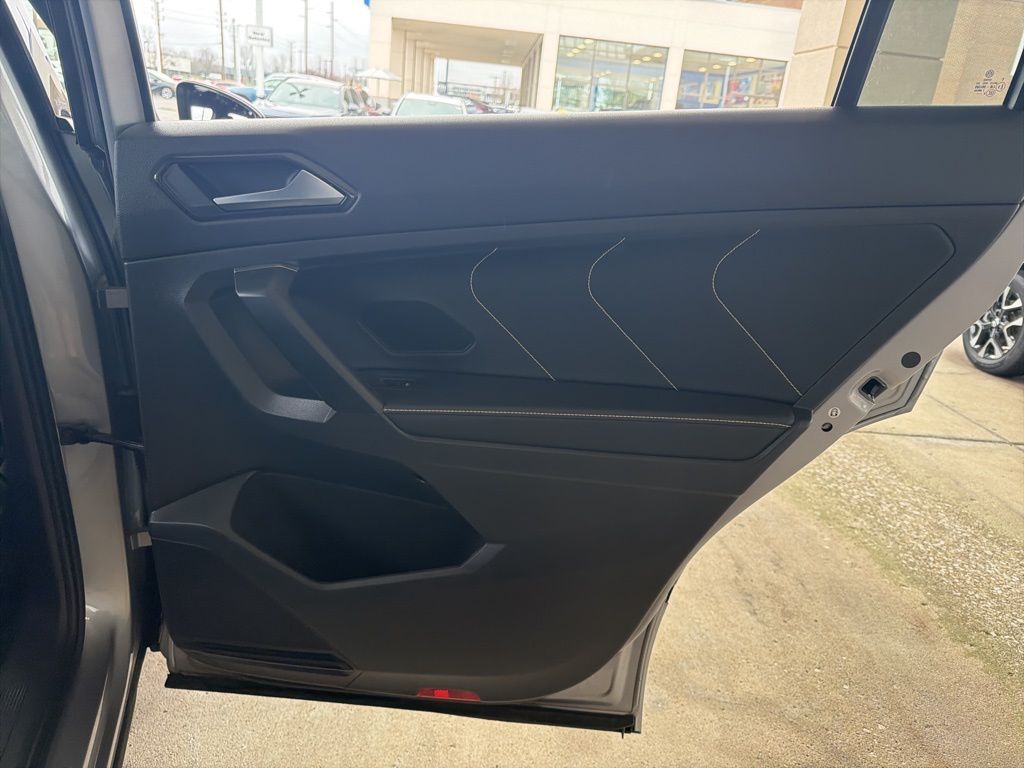 Thumbnail: 2023 Volkswagen Tiguan - 23