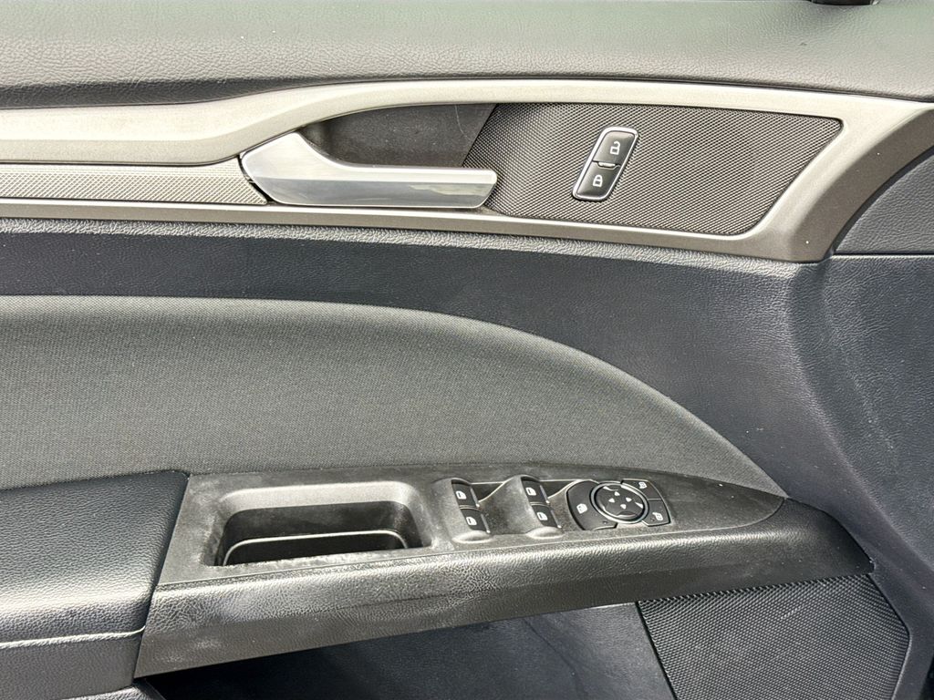 Thumbnail: 2018 Ford Fusion - 21