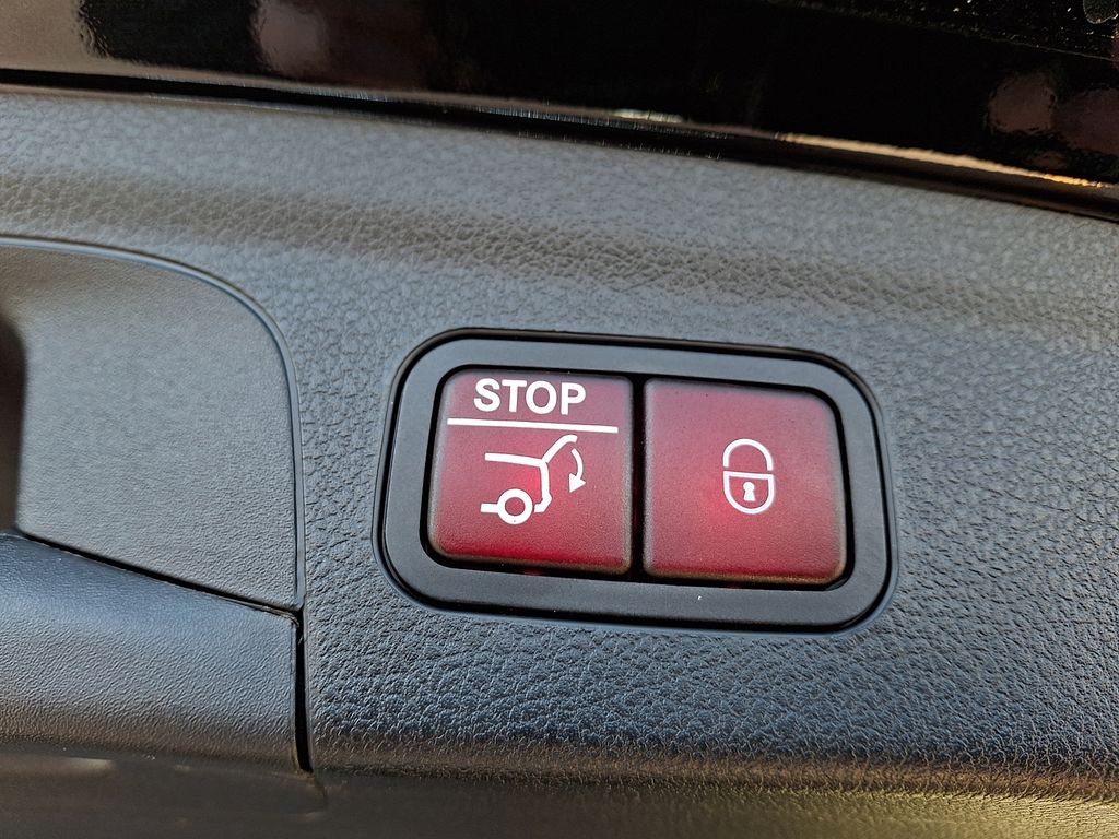 Thumbnail: 2025 Mercedes-Benz GLE - 30