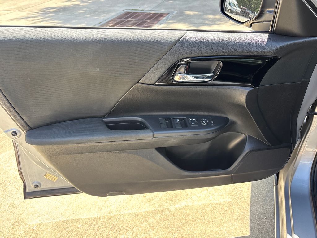 Used 2016  Honda LX image 15