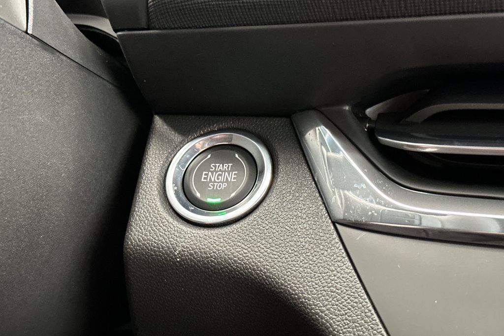 new 2025 Buick Envista car, priced at $26,280