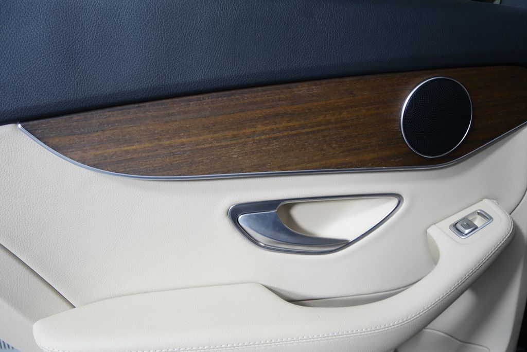 Thumbnail: 2019 Mercedes-Benz C-Class - 13