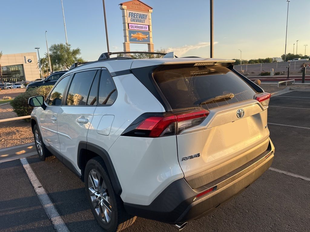 Thumbnail: 2021 Toyota RAV4 - 3