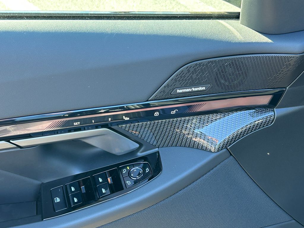 Thumbnail: 2026 BMW 5 Series - 12