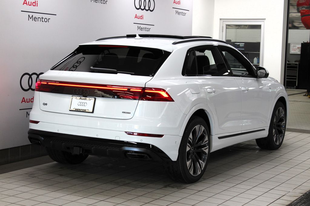 Thumbnail: 2026 Audi Q8 - 6