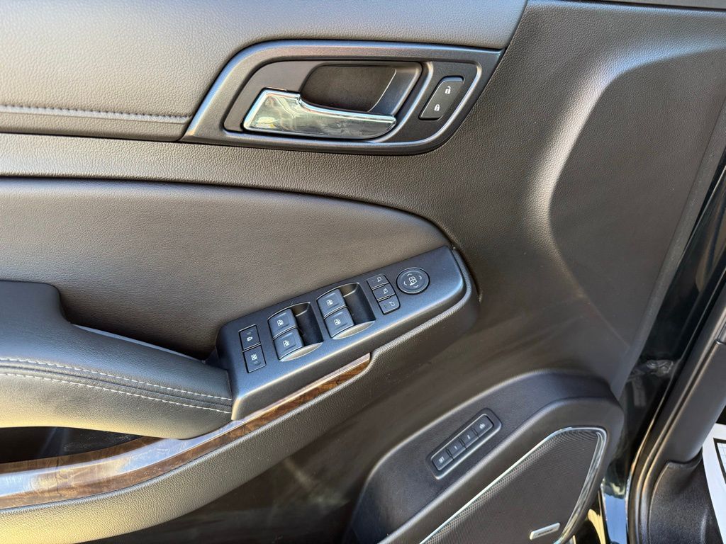 Thumbnail: 2019 Chevrolet Tahoe - 10