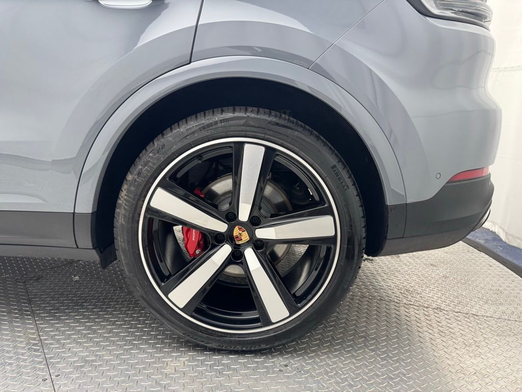 2025 Porsche Cayenne S 12