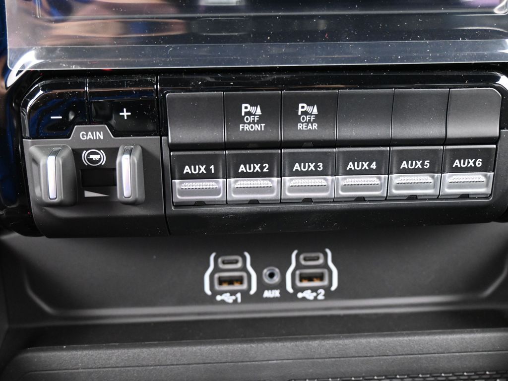 New 2026 Diamond Black Crystal Pearlcoat Ram RHO image 20