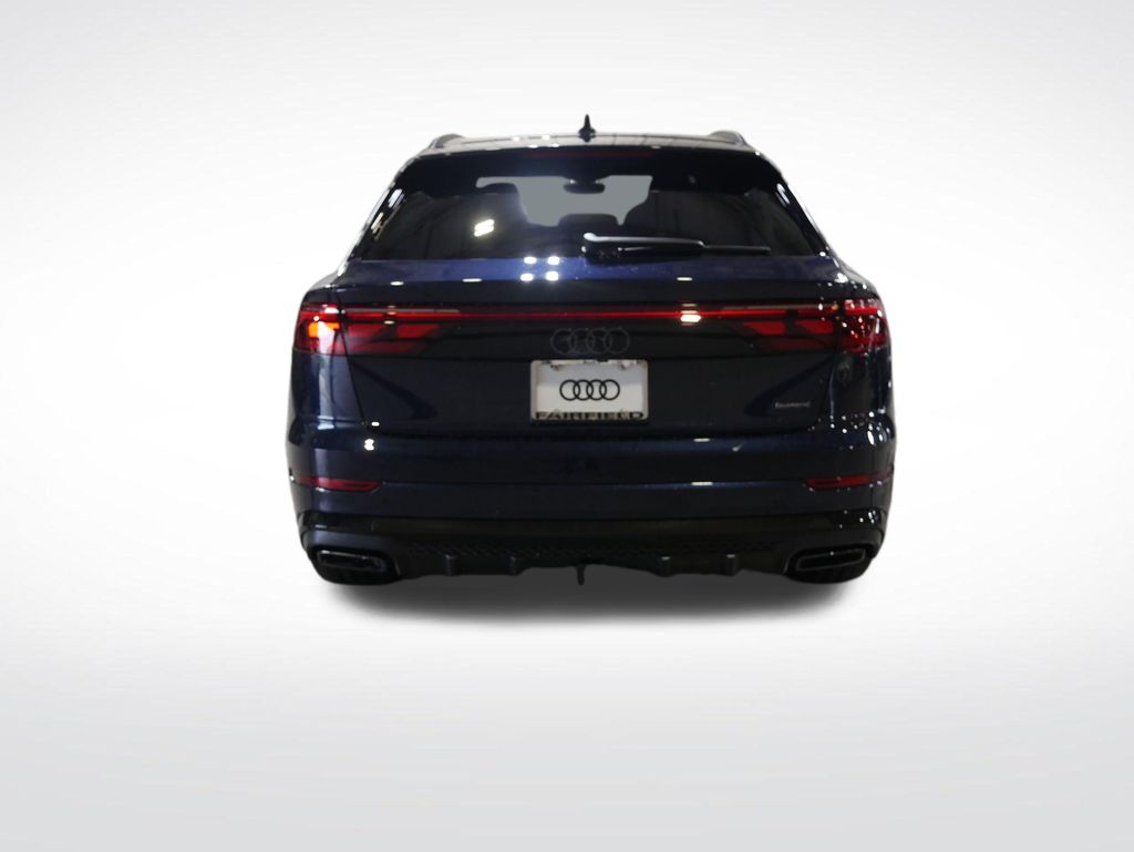 Thumbnail: 2026 Audi Q8 - 4